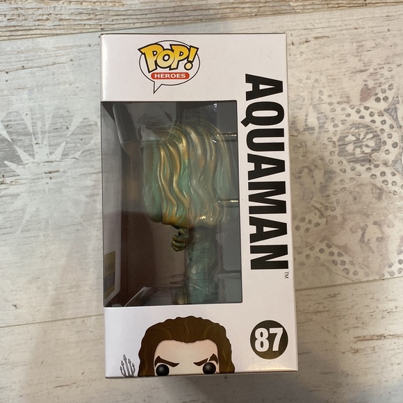 Funko Pop Aquaman #87 Batman v Superman Exclusive Figure - Picture 3 of 7